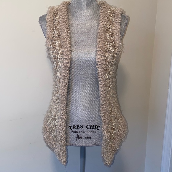 Kenzie Chunky Textured Boucle Loose Knit Sweater Vest Size Tan Medium - Picture 2 of 11
